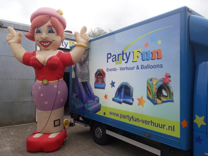 Feestpoppen-verhuur Tilburg